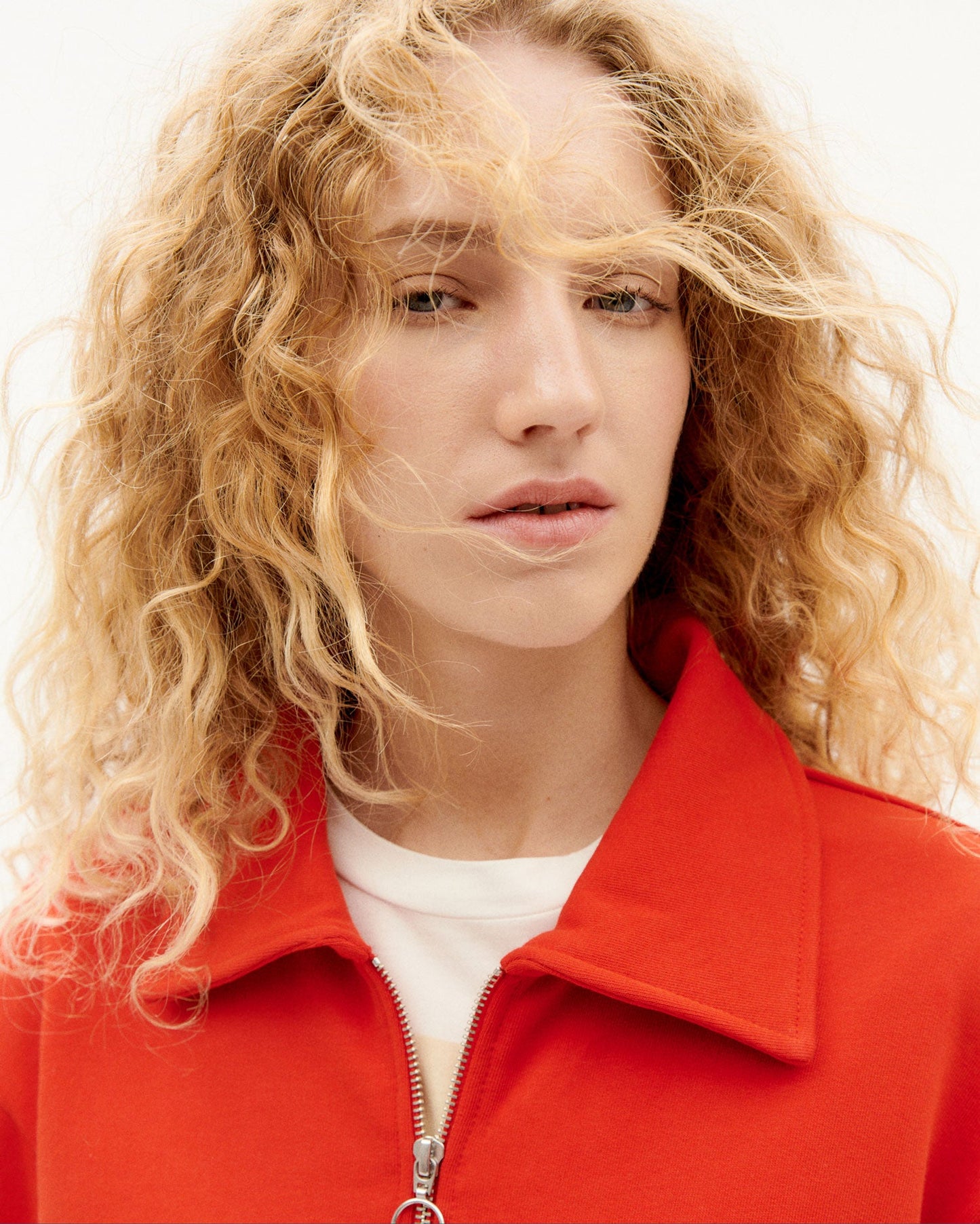 Sweat ample col zippé rouge en coton bio - lava red chelsea