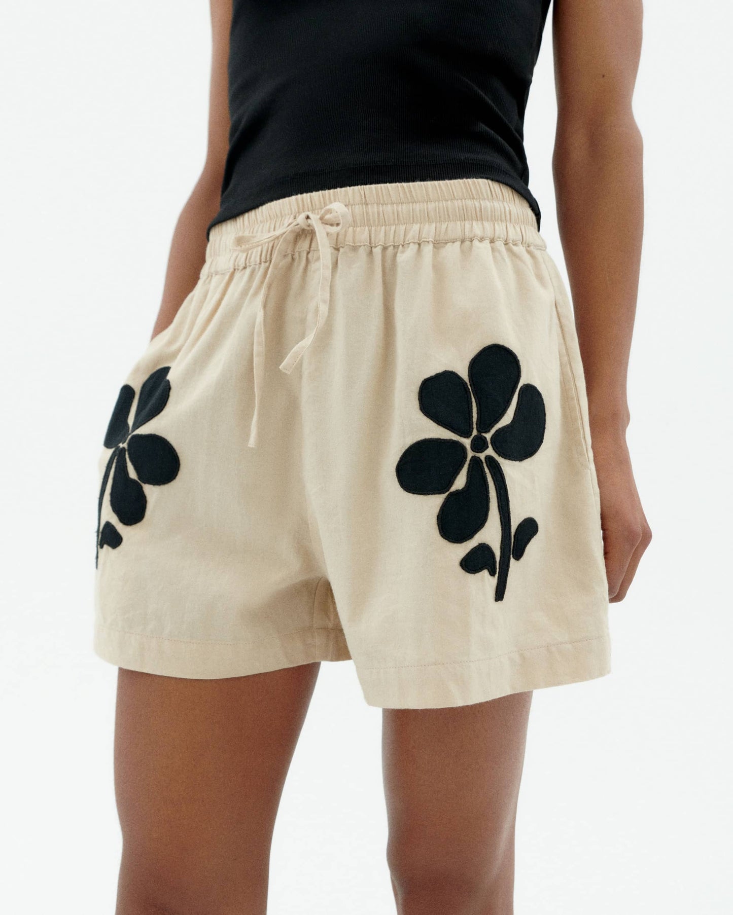 Short léger en coton bio | écru "Marygold geranio shorts"