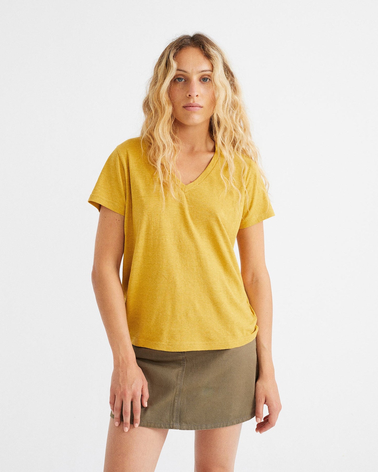 T-shirt à col V moutarde en chanvre et coton bio - Hemp clavel