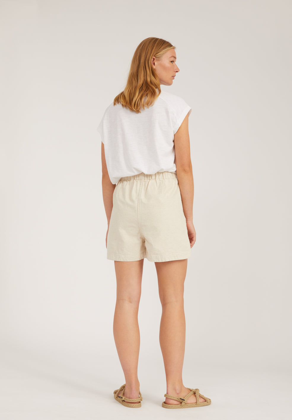 Short léger ample écru en coton bio et lin non teinté - XULIAA UNDYED