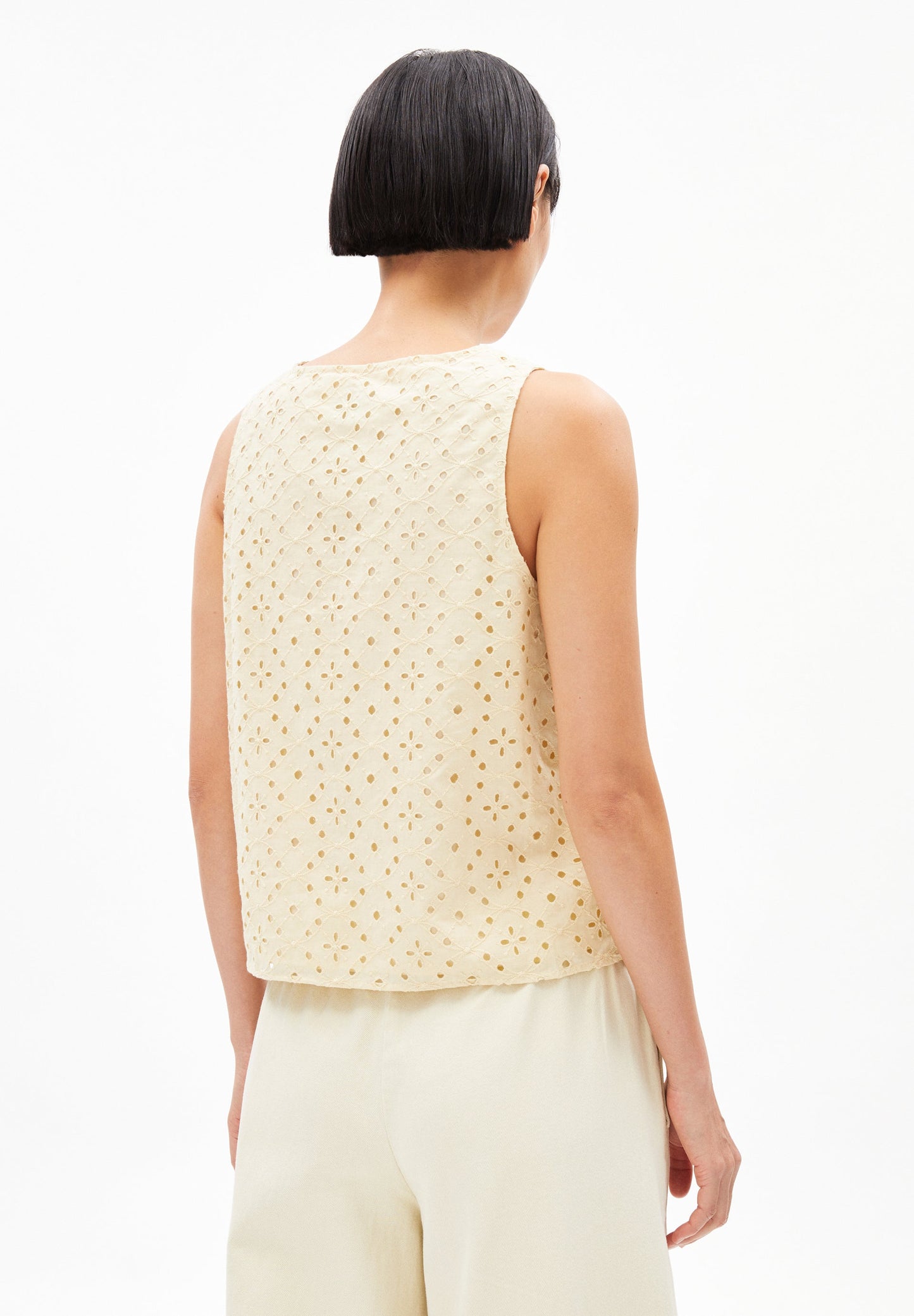 Top broderie anglaise en coton bio | écru "Yalinaa broidery - summer hay"