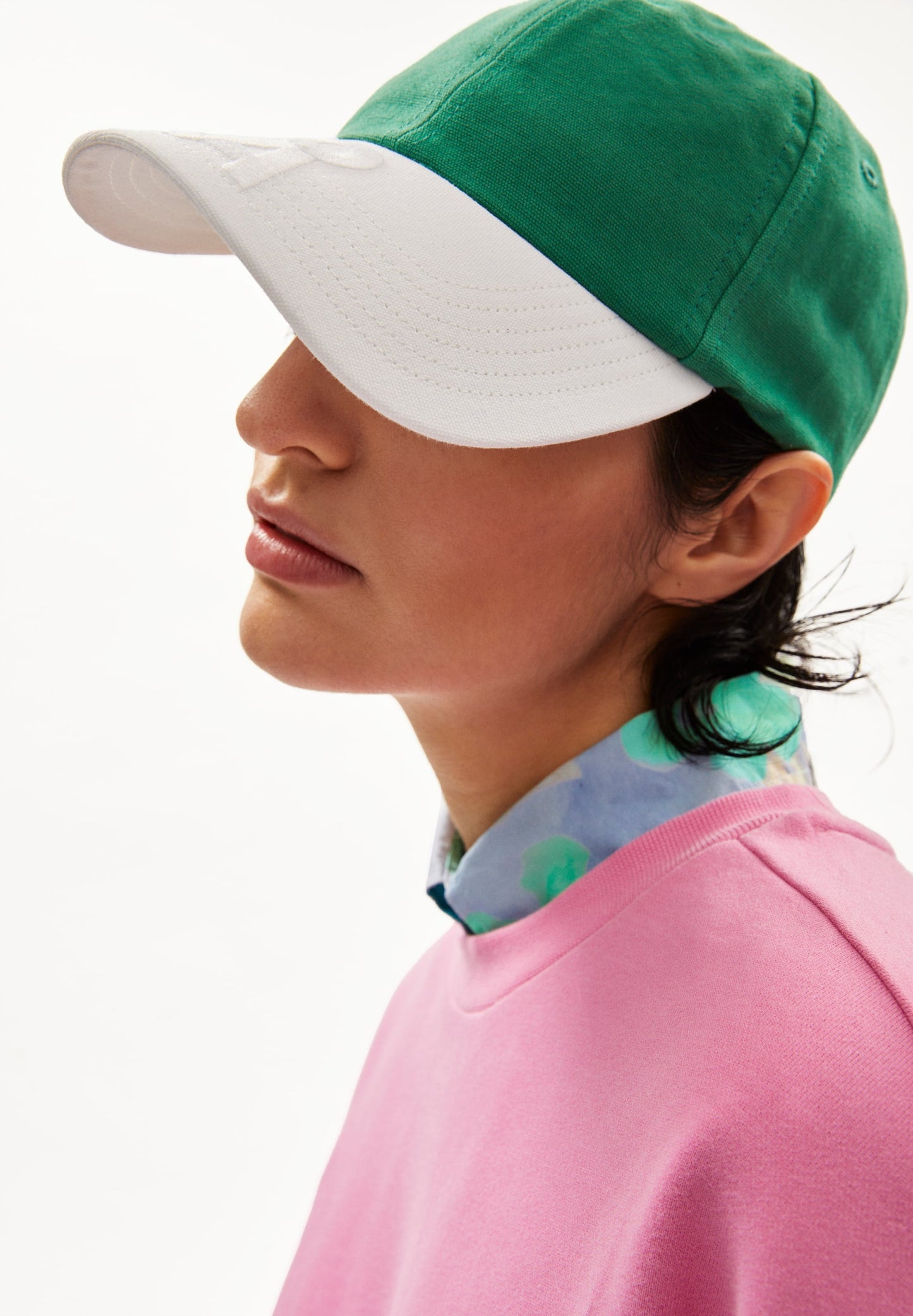 Casquette verte et blanche en coton bio - yenaas what makes us white-flash green