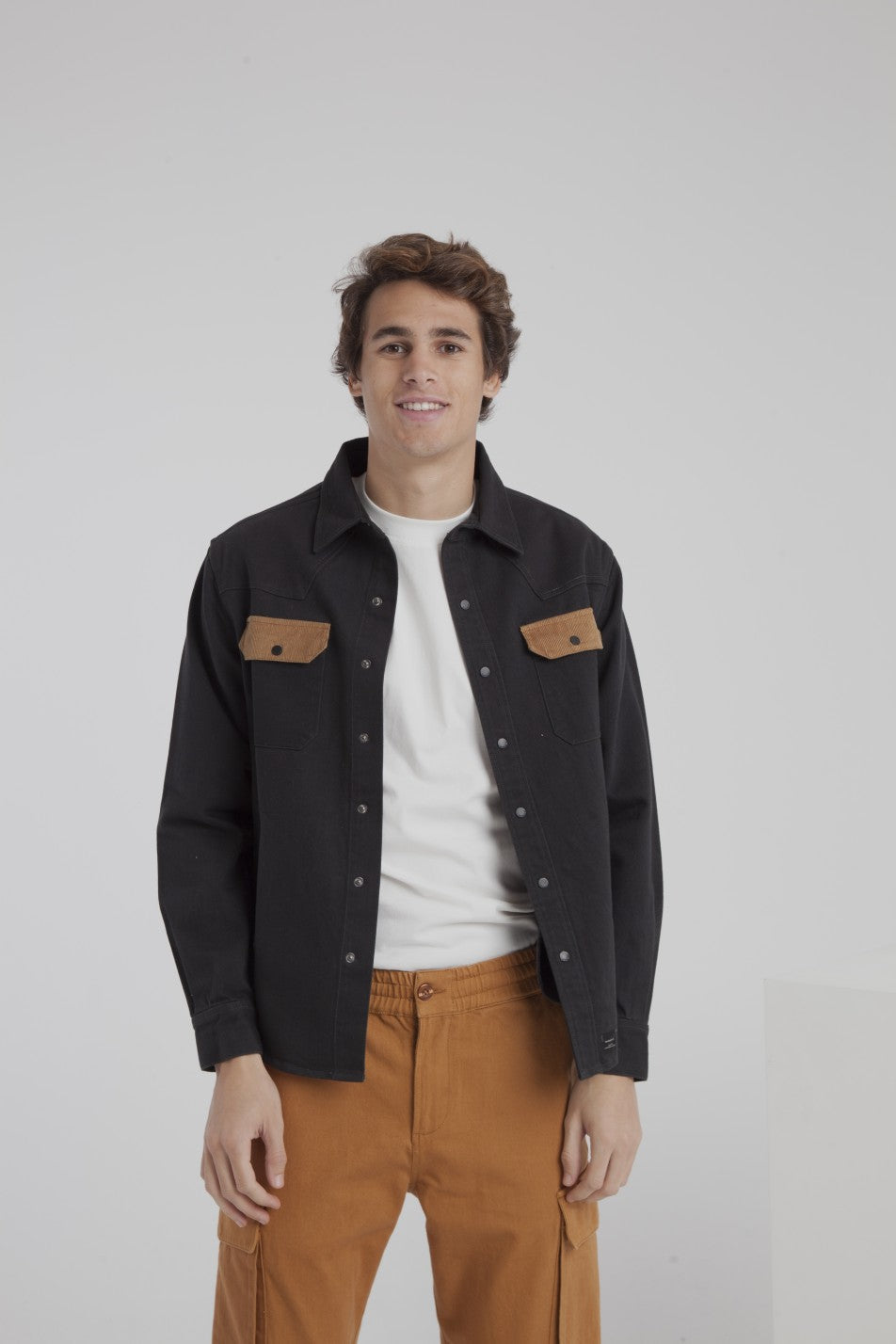 Surchemise noire poches camel twill en coton bio