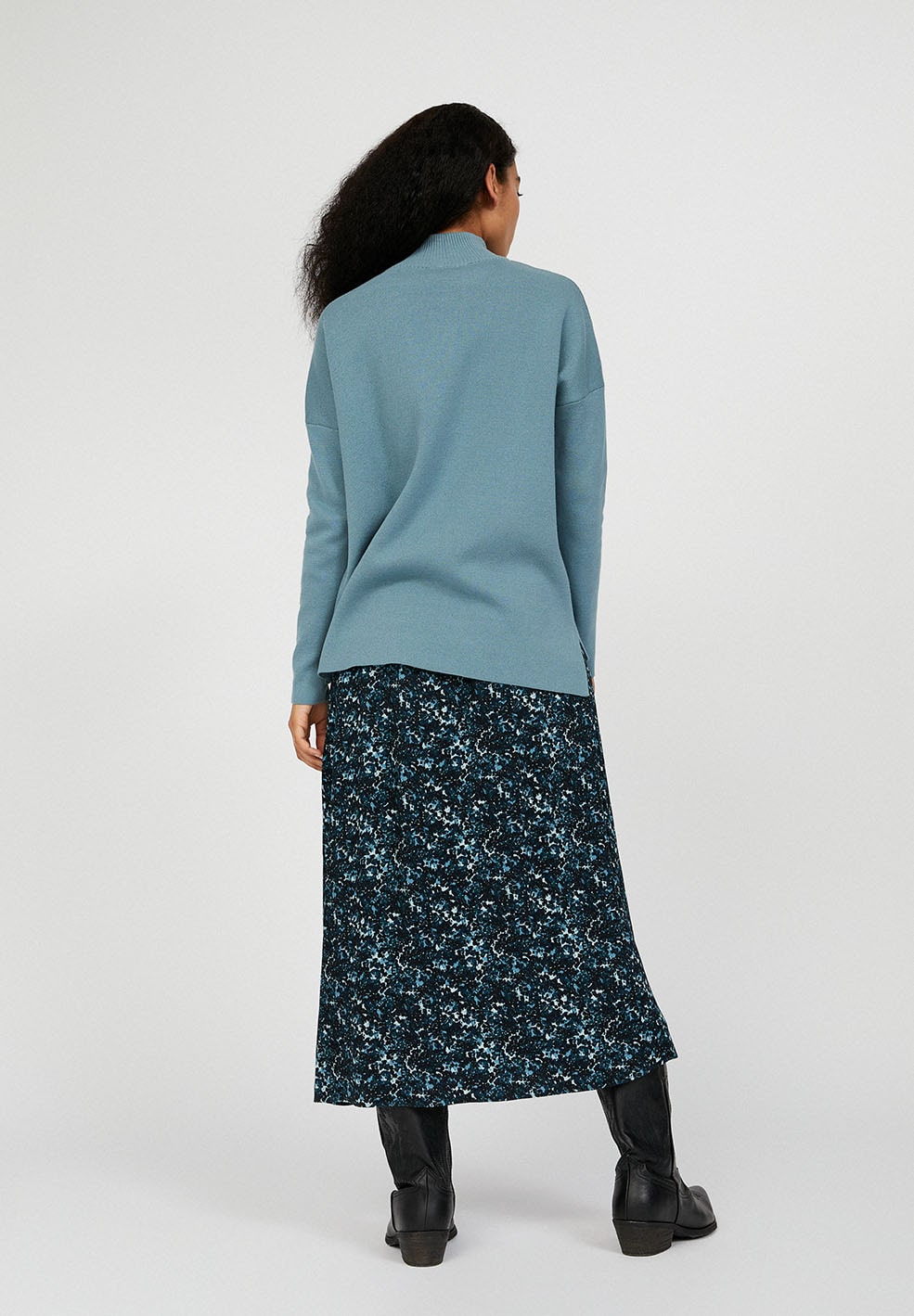 Pull ample à col cheminée bleu ciel en coton bio- YUNAA