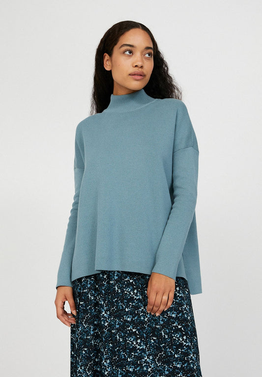 Pull ample à col cheminée bleu ciel en coton bio- YUNAA